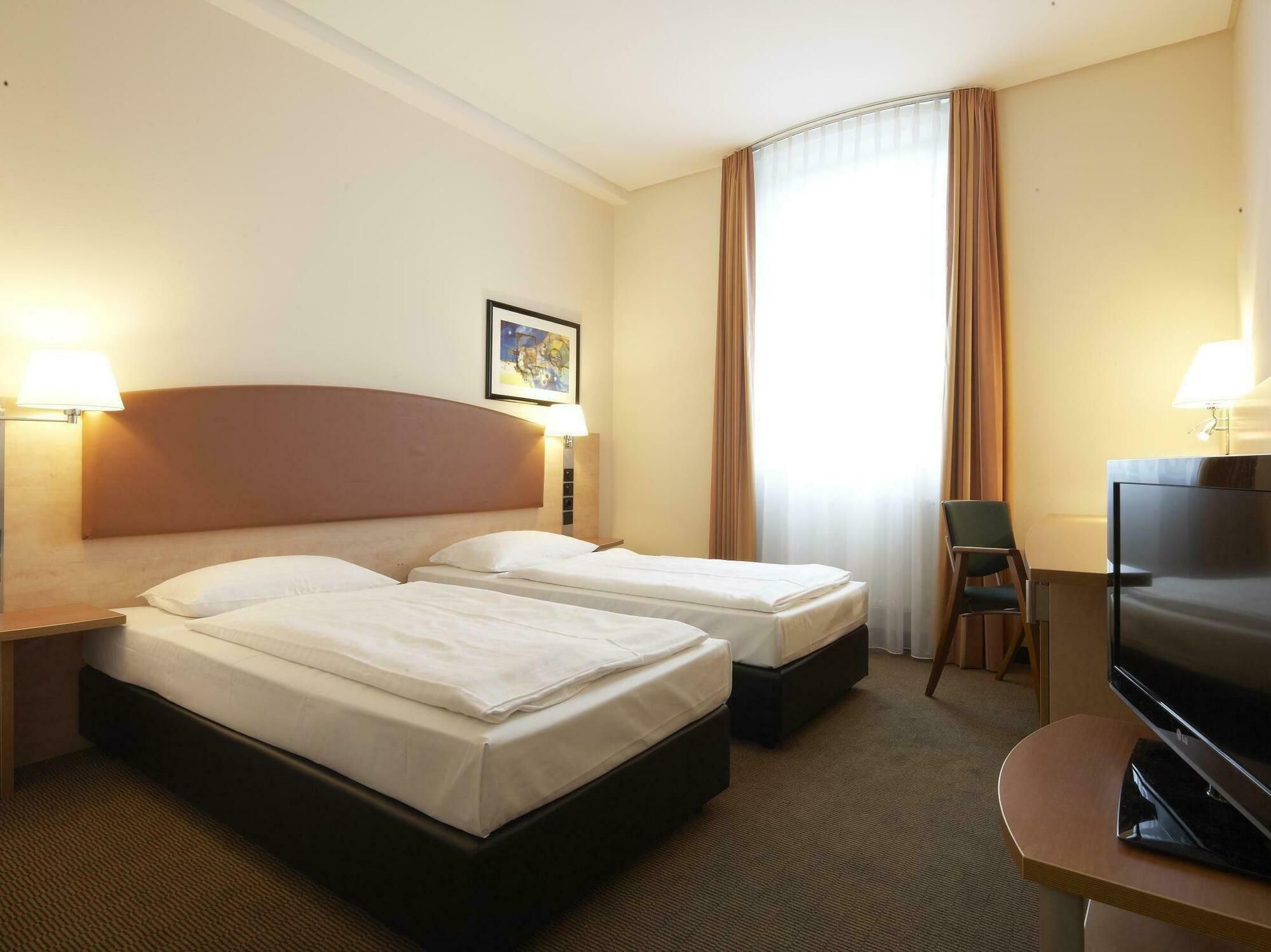 Intercityhotel Berlin Ostbahnhof Ngoại thất bức ảnh
